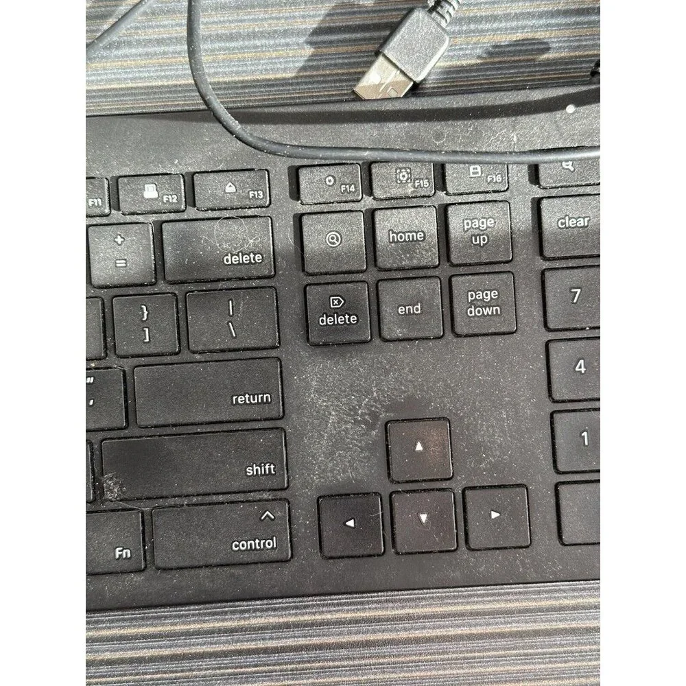 Macally USB Wired Keyboard Plug and Play Ergonomic USB‎